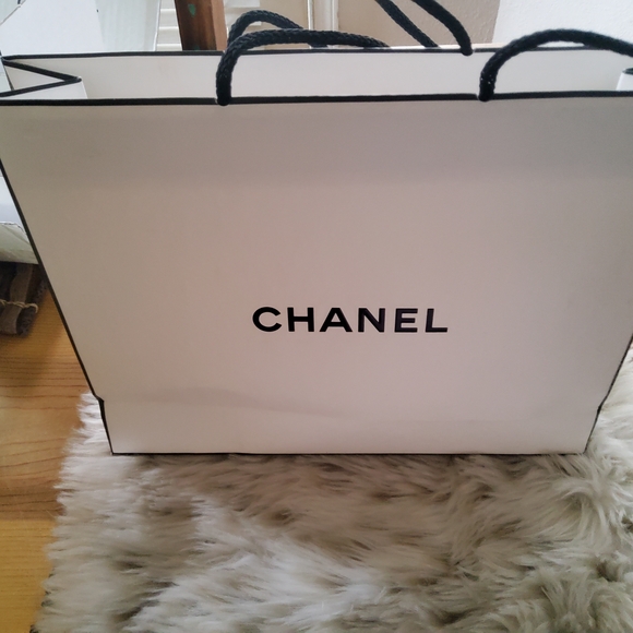 Chanel Bundle...2 Gift Bags/Chanel Shipping Box & Le Lift - Picture 6 of 15